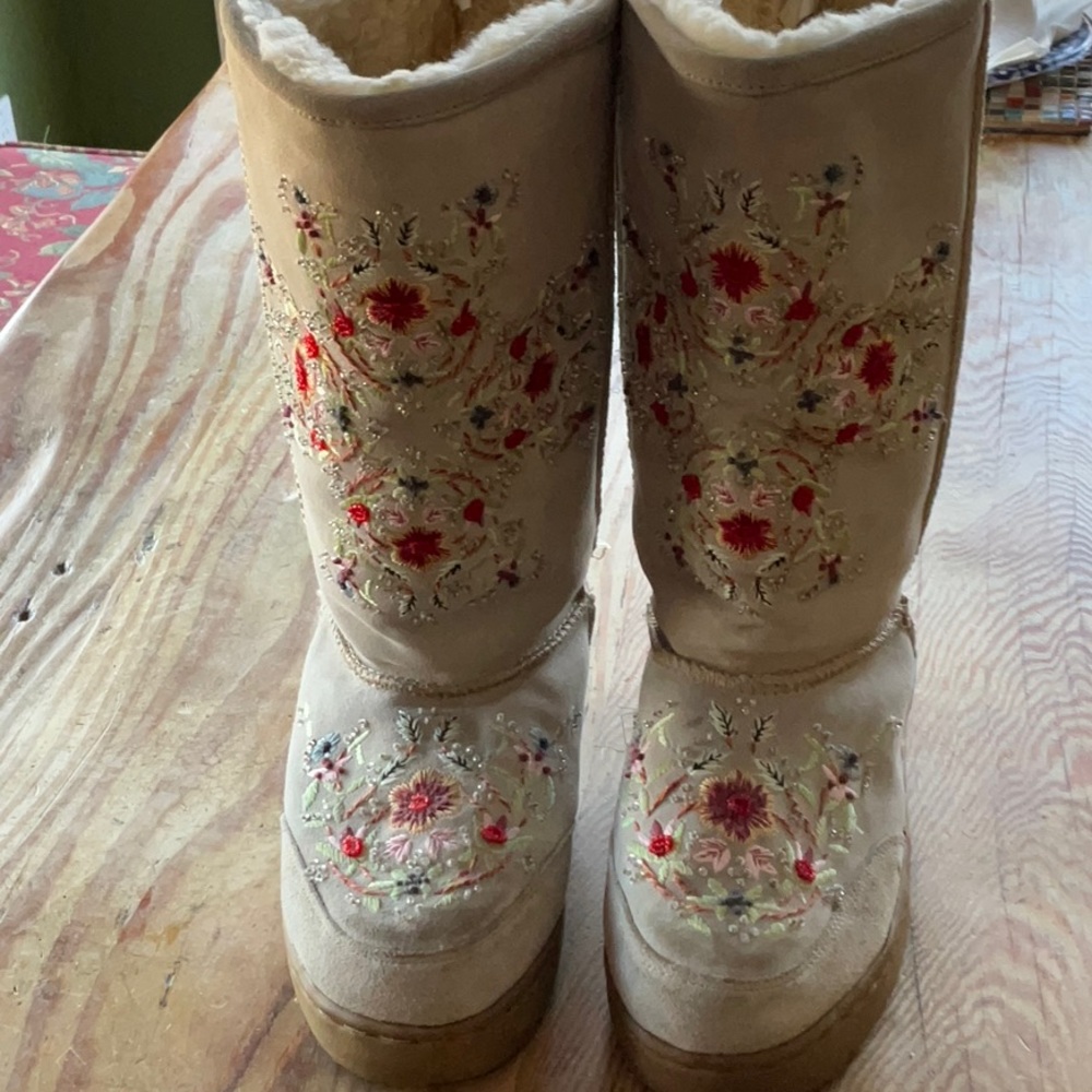 Shearling Embellished Winter Boots - image 1